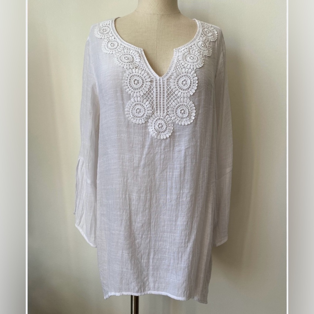 Sabrina Lauren Rayon blend cover up/blouse/tunic with applied lace trim M white